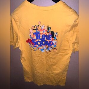 Tune Squad Nike Tee Yellow T-Shirt Size Medium Tee Looney Tunes Warner Bros